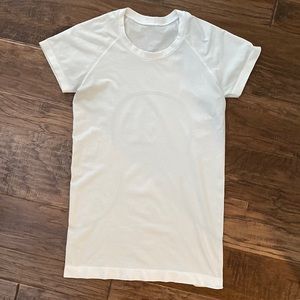 Lululemon swiftly tech 2.0 short sleeve size 6